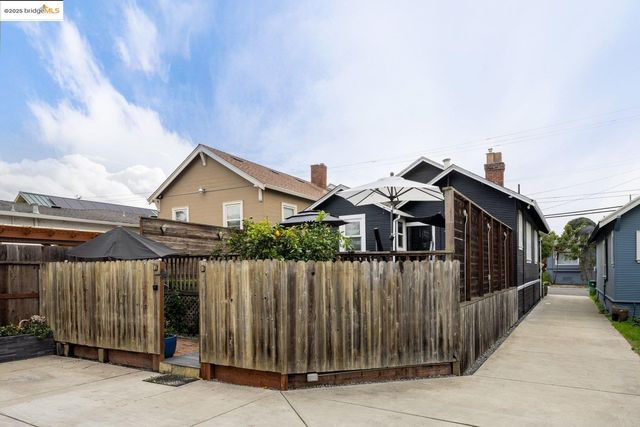 1076 61St St, Oakland, CA 94608