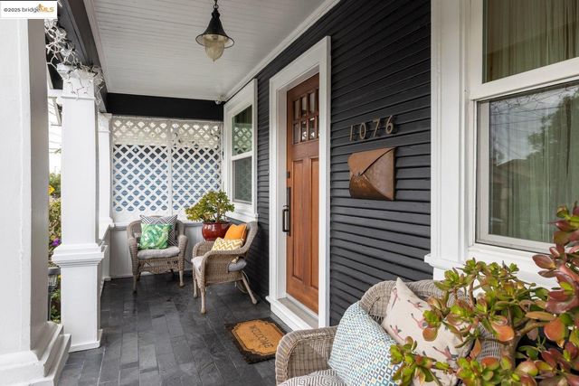 1076 61St St, Oakland, CA 94608