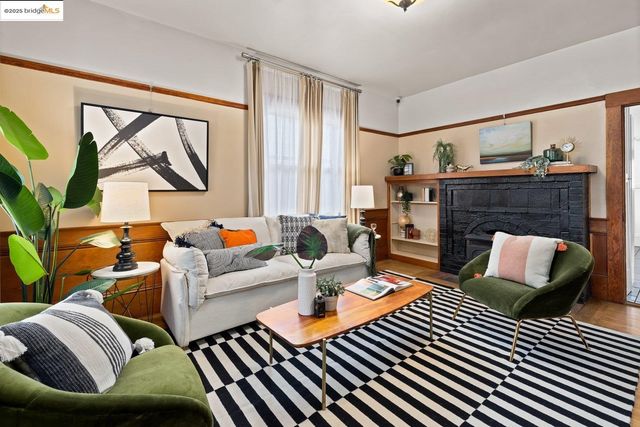 1076 61St St, Oakland, CA 94608