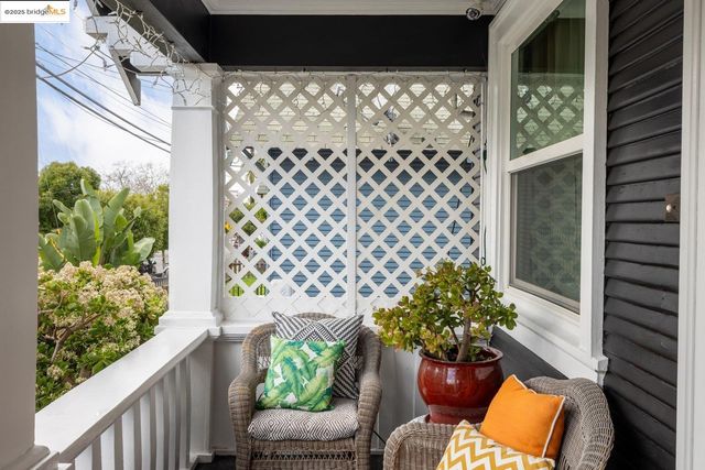 1076 61St St, Oakland, CA 94608