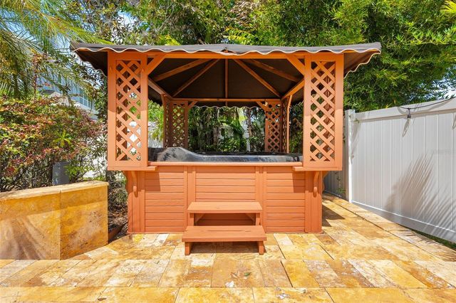 8115 CHAMPIONS FOREST WAY, Tampa, FL 33635