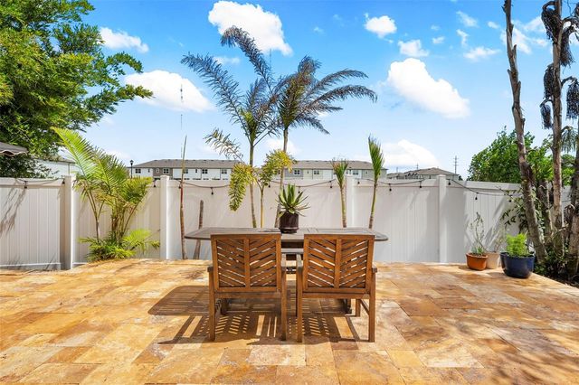 8115 CHAMPIONS FOREST WAY, Tampa, FL 33635