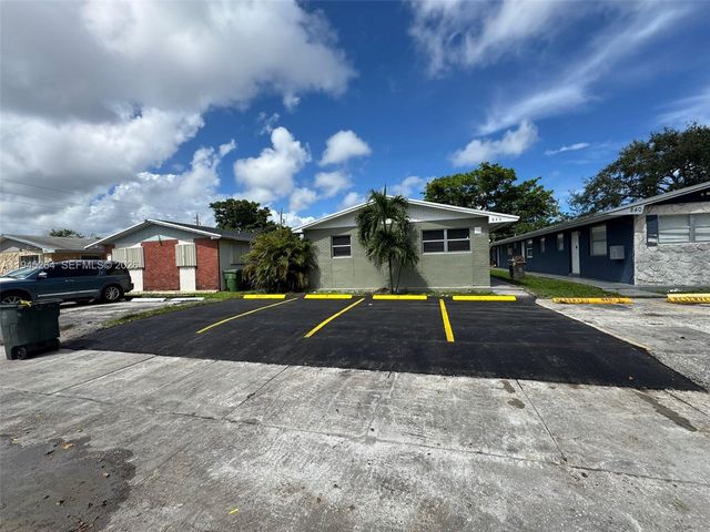 844 SW 10th St, Hallandale Beach, FL 33009