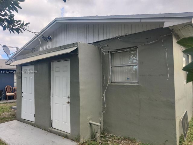 844 SW 10th St, Hallandale Beach, FL 33009