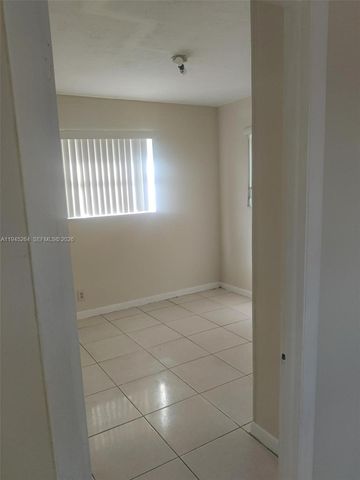 844 SW 10th St, Hallandale Beach, FL 33009