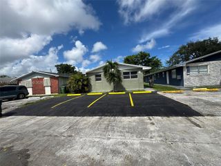 844 SW 10th St, Hallandale Beach, FL 33009