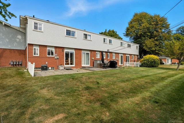 27920 Eastwick Square Drive, Roseville, MI 48066