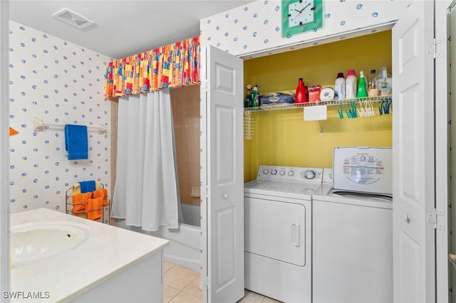 3976 Bishopwood CT E 102, Naples, FL 34114