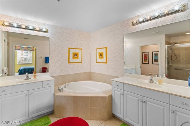 3976 Bishopwood CT E 102, Naples, FL 34114