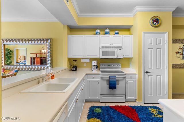 3976 Bishopwood CT E 102, Naples, FL 34114