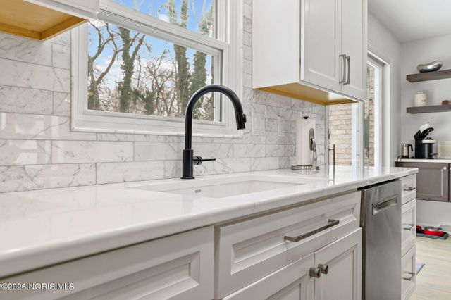 2203 Innisbrook Road, Ottawa Hills, OH 43606