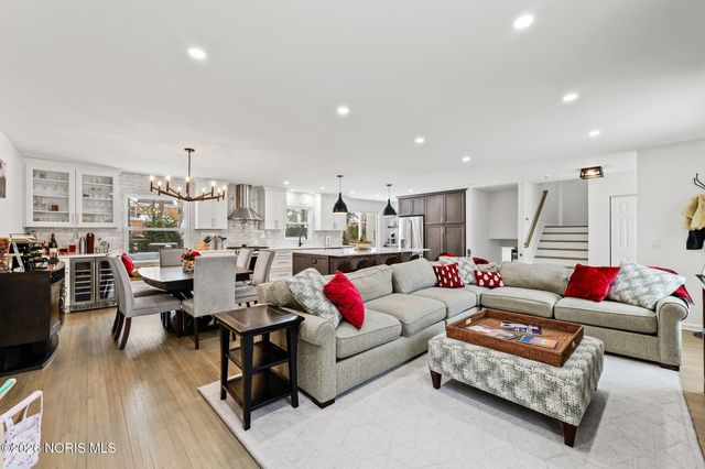 2203 Innisbrook Road, Ottawa Hills, OH 43606