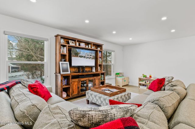 2203 Innisbrook Road, Ottawa Hills, OH 43606