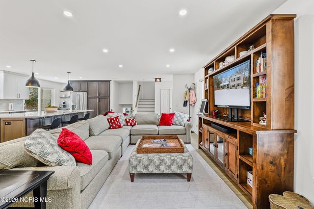 2203 Innisbrook Road, Ottawa Hills, OH 43606