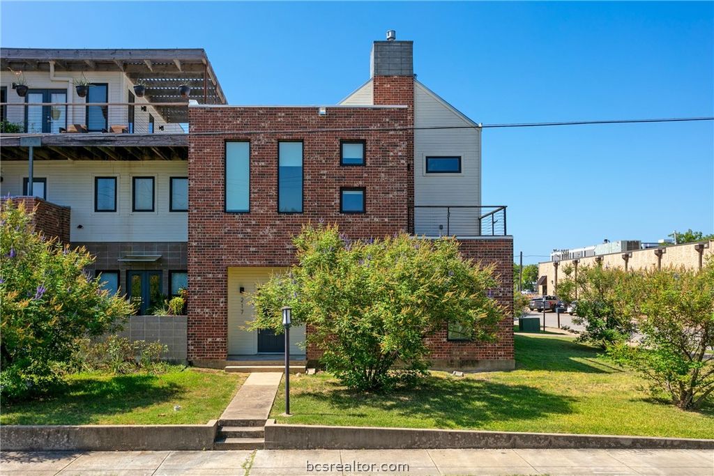 217 North Houston Avenue, Bryan, TX 77803 — photo 2
