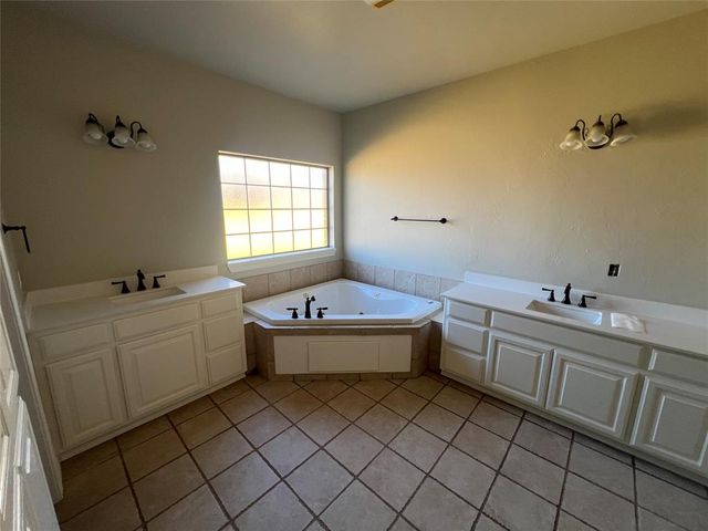 1404 NW 165th Court, Edmond, OK 73012