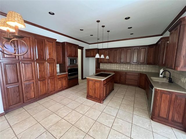 1404 NW 165th Court, Edmond, OK 73012