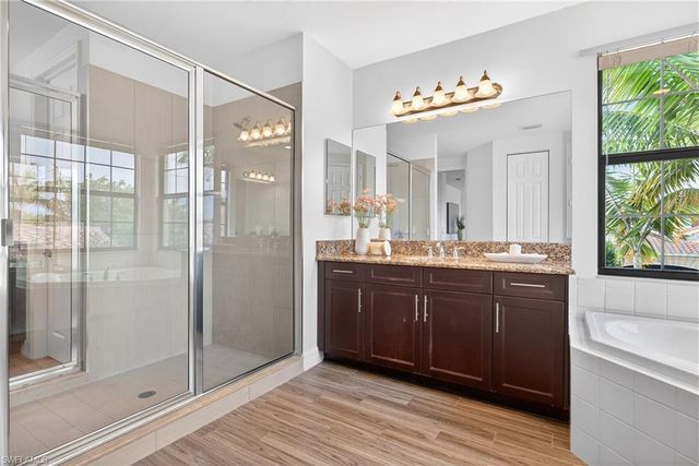 13852 Luna DR, Naples, FL 34109