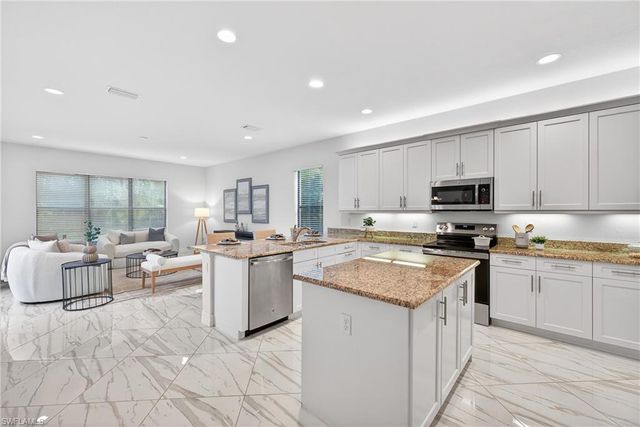 13852 Luna DR, Naples, FL 34109