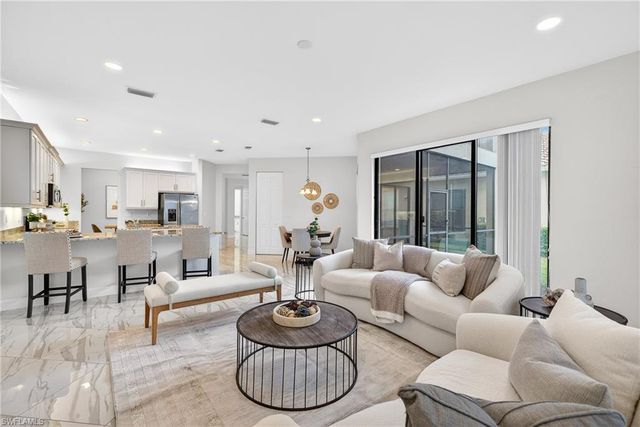 13852 Luna DR, Naples, FL 34109