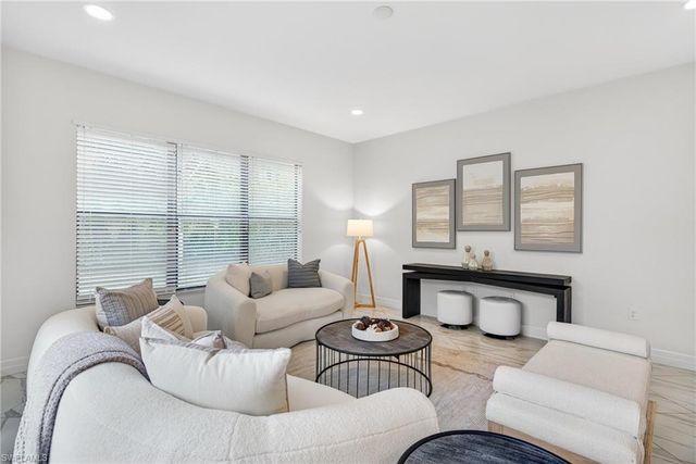 13852 Luna DR, Naples, FL 34109