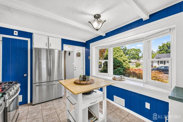 29 Lynn Avenue, Middlesex, NJ 08846