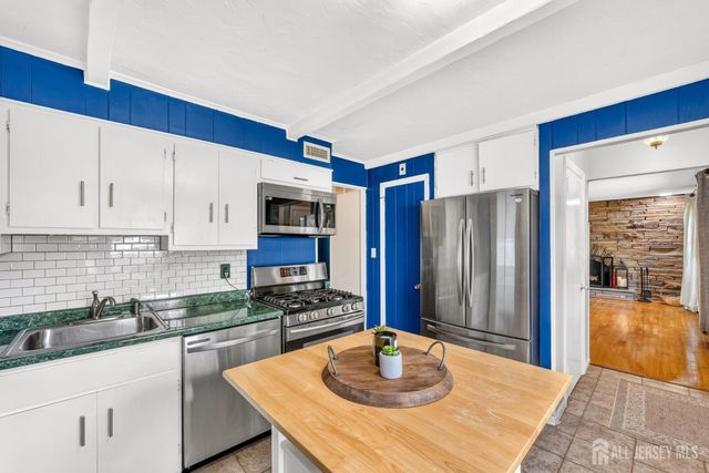 29 Lynn Avenue, Middlesex, NJ 08846