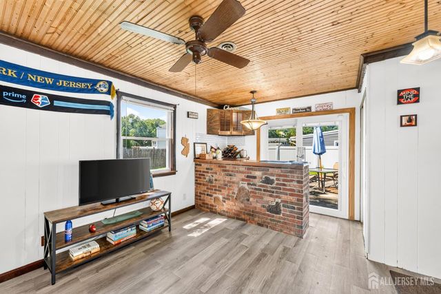 29 Lynn Avenue, Middlesex, NJ 08846