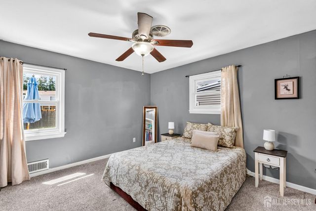 29 Lynn Avenue, Middlesex, NJ 08846