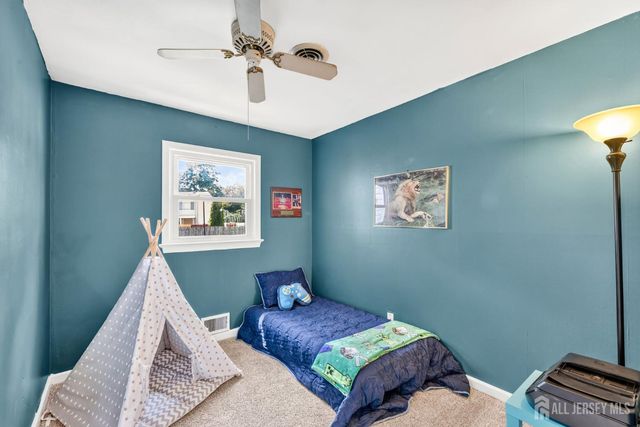 29 Lynn Avenue, Middlesex, NJ 08846