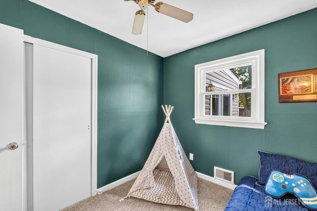 29 Lynn Avenue, Middlesex, NJ 08846