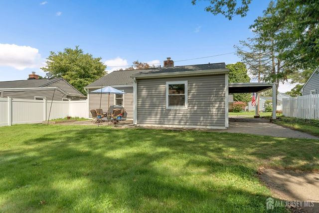 29 Lynn Avenue, Middlesex, NJ 08846