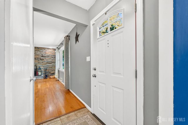 29 Lynn Avenue, Middlesex, NJ 08846