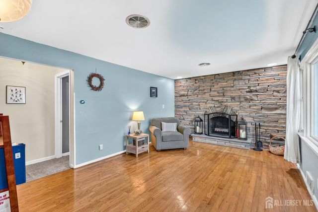 29 Lynn Avenue, Middlesex, NJ 08846