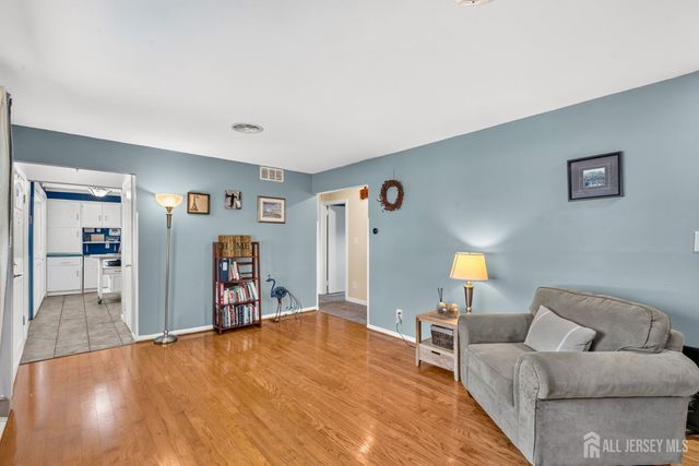 29 Lynn Avenue, Middlesex, NJ 08846