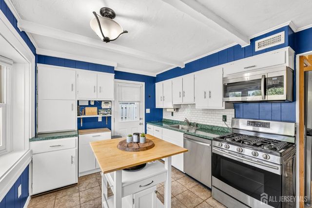 29 Lynn Avenue, Middlesex, NJ 08846