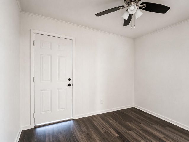 736 Kyle Street, Angleton, TX 77515