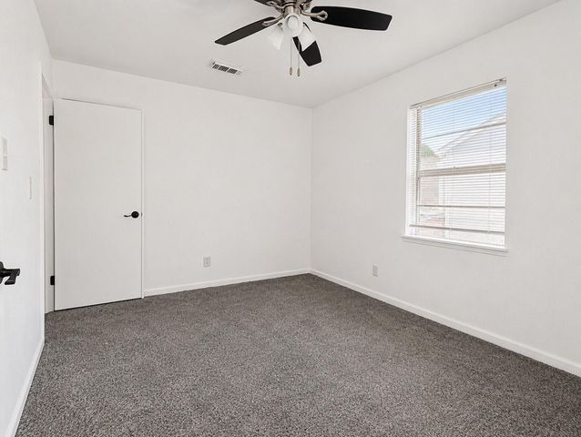 736 Kyle Street, Angleton, TX 77515