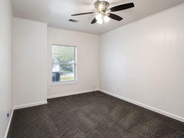 736 Kyle Street, Angleton, TX 77515