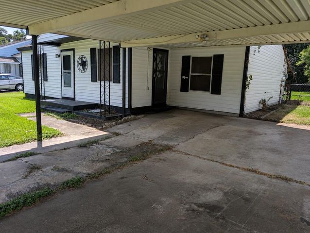 736 Kyle Street, Angleton, TX 77515