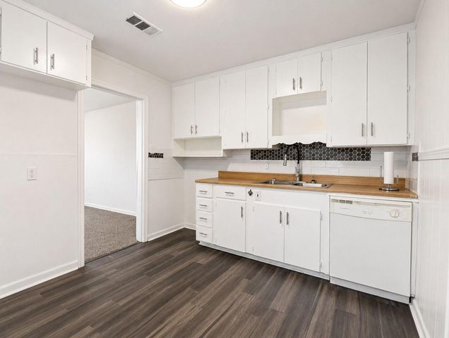 736 Kyle Street, Angleton, TX 77515