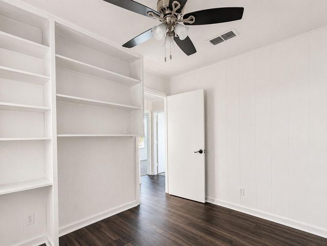 736 Kyle Street, Angleton, TX 77515