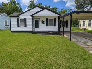 736 Kyle Street, Angleton, TX 77515
