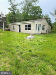 7421 LAKE DR, Manassas, VA 20111