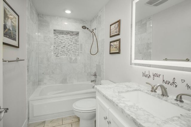 2968 W Owasso Boulevard, Roseville, MN 55113