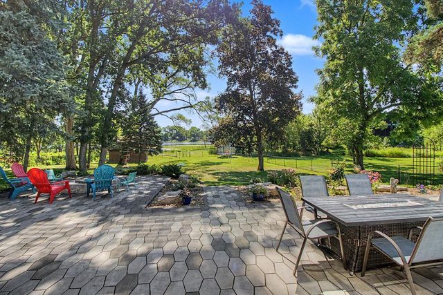 2968 W Owasso Boulevard, Roseville, MN 55113