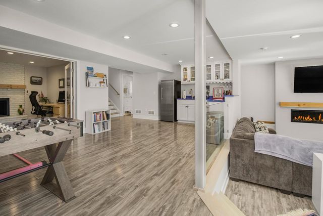 2968 W Owasso Boulevard, Roseville, MN 55113
