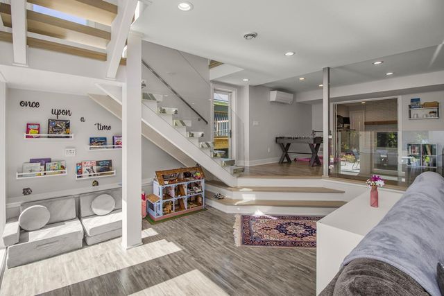2968 W Owasso Boulevard, Roseville, MN 55113