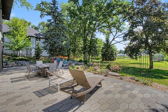 2968 W Owasso Boulevard, Roseville, MN 55113
