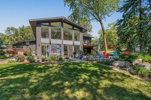 2968 W Owasso Boulevard, Roseville, MN 55113